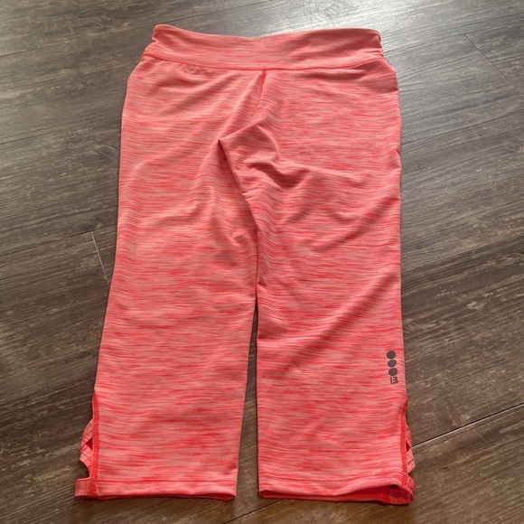 Bench Capri Leggings - Picture 3 of 3